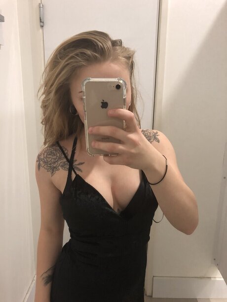 Naken läckt OnlyFans-bild av Olivia