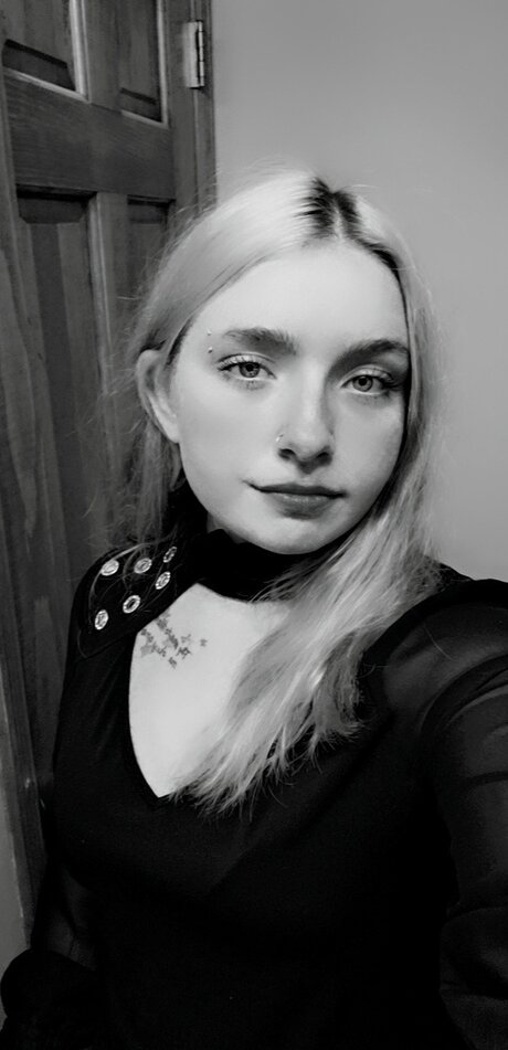 Naakte gelekte OnlyFans-foto van Ganjagabbie