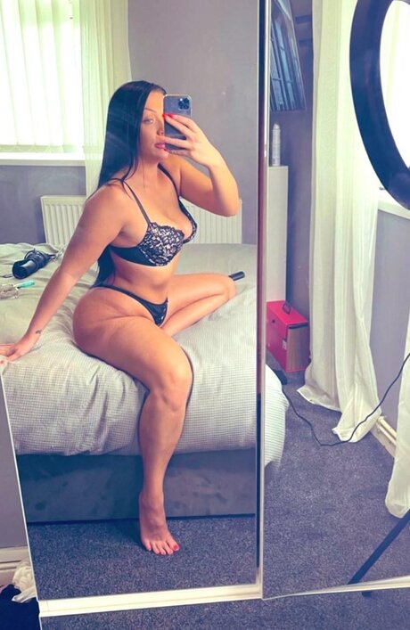 Alaston vuotanut OnlyFans-kuva Sexy Pussy