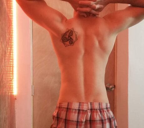 Alaston vuotanut OnlyFans-kuva Andy Saenx