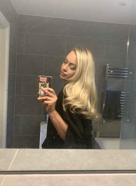 Nøgent lækket OnlyFans-billede af Georgia