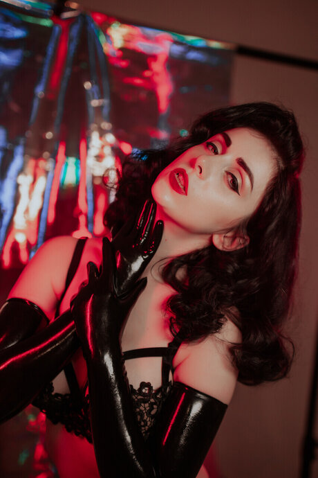Naakte gelekte OnlyFans-foto van Miss Ellie Mouse