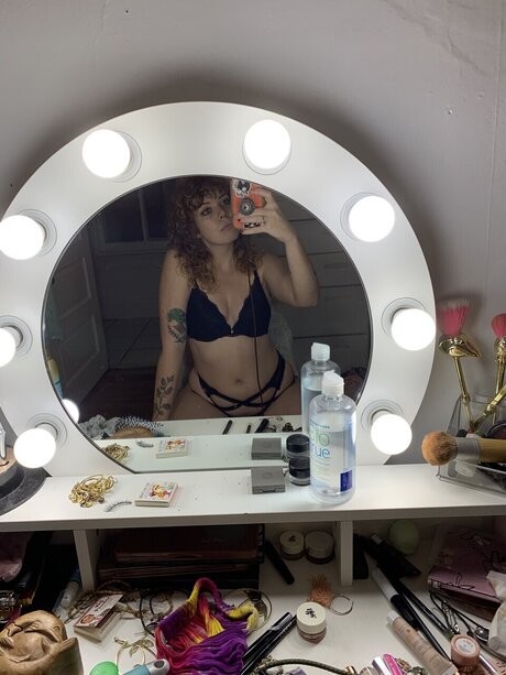 Обнаженная фотография утечки OnlyFans от Mad 