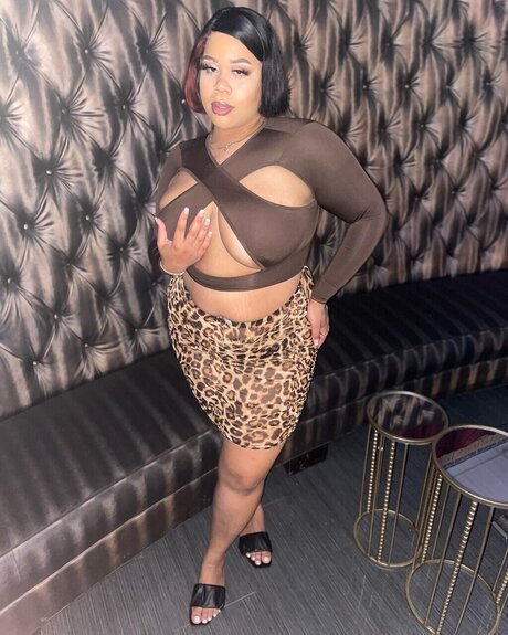 Обнаженная фотография утечки OnlyFans от Pinkiee J