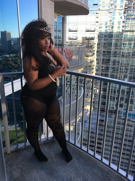 Nøgent lækket OnlyFans-billede af Prettybrownbrown