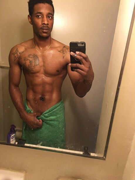 Foto nua vazada do OnlyFans de James Long