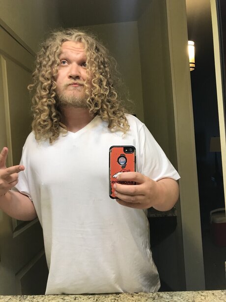 Curly OnlyFansリークヌード写真