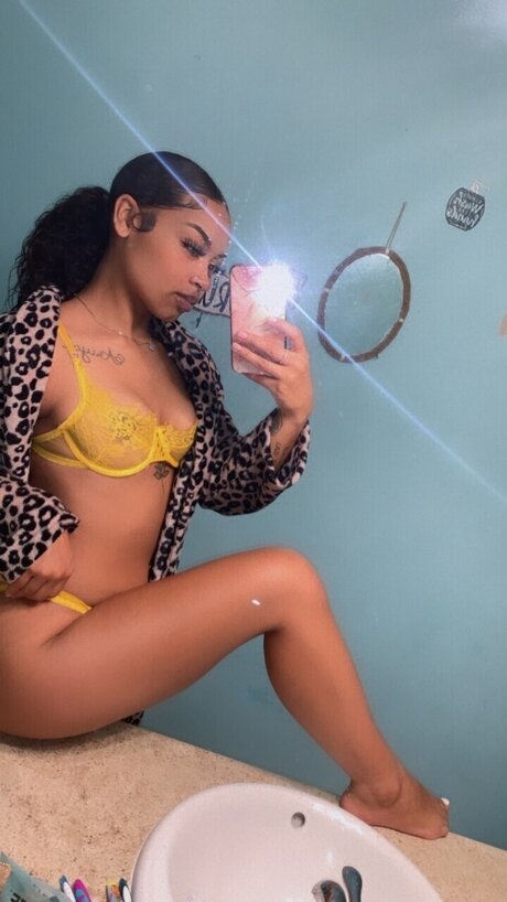 Foto nua vazada do OnlyFans de Honey