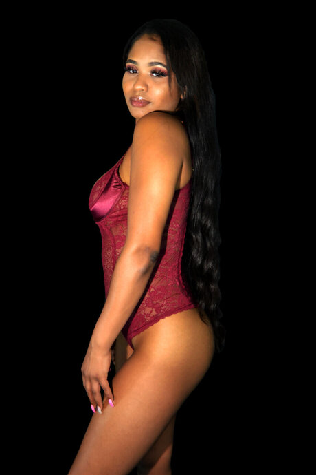 Alaston vuotanut OnlyFans-kuva Sexynaveah