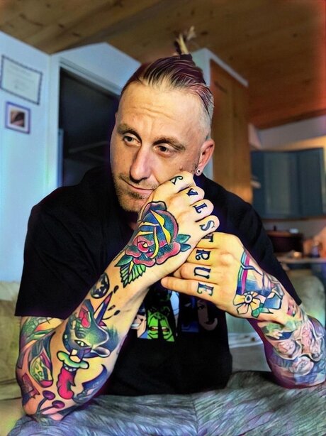 Naakte gelekte OnlyFans-foto van Inkedjax