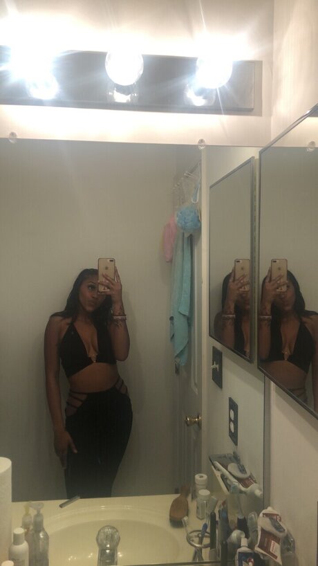 Nacktes geleaktes OnlyFans-Foto von Jayla Hall