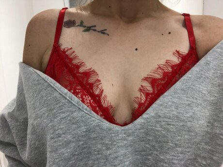 Alasti lekkinud OnlyFans-i pilt Mahala