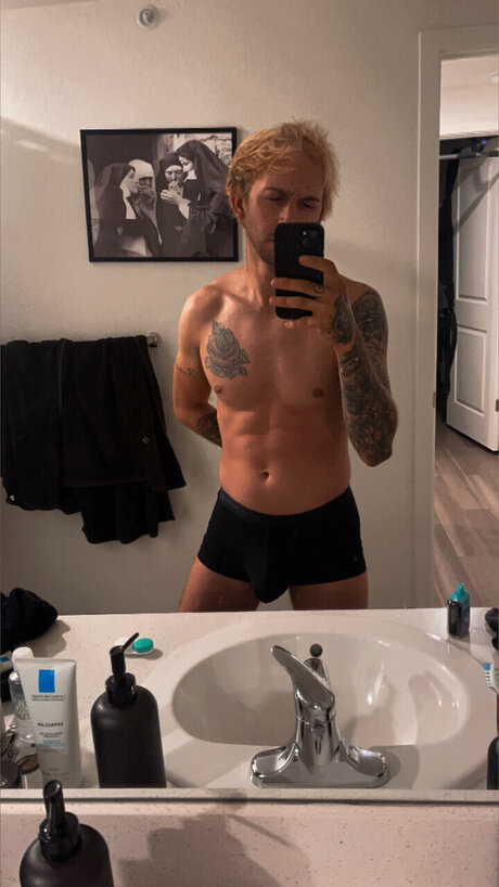 Naken läckt OnlyFans-bild av 