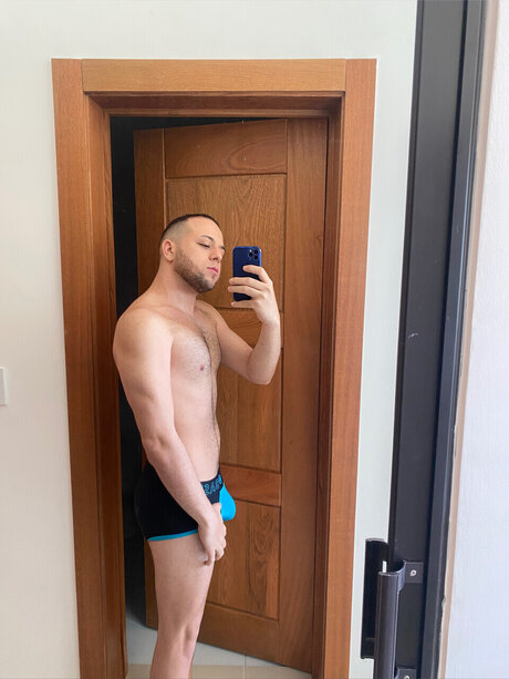 Alasti lekkinud OnlyFans-i pilt Bra