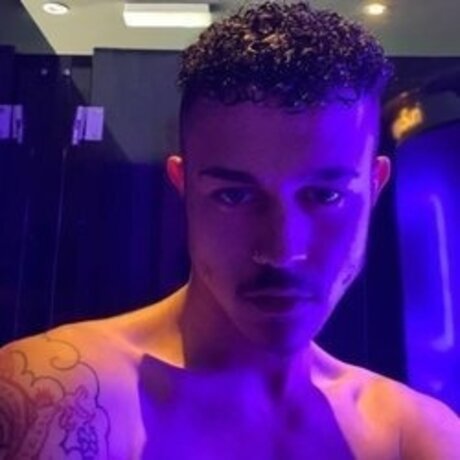 Обнаженная фотография утечки OnlyFans от M V