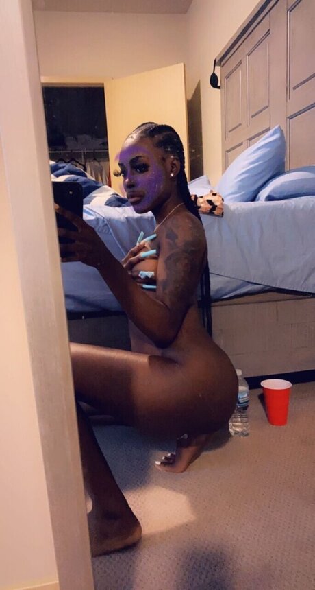 Foto di nudo di fuga di OnlyFans di Yannaa Jhanaee