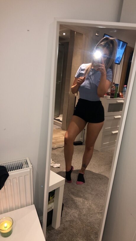 Naken läckt OnlyFans-bild av El