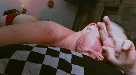 Naken läckt OnlyFans-bild av Bearded Boy