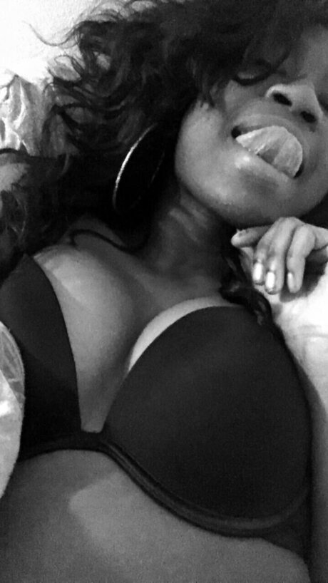 Alaston vuotanut OnlyFans-kuva Babydolll