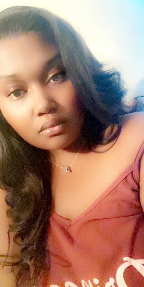Naakte gelekte OnlyFans-foto van Luscious