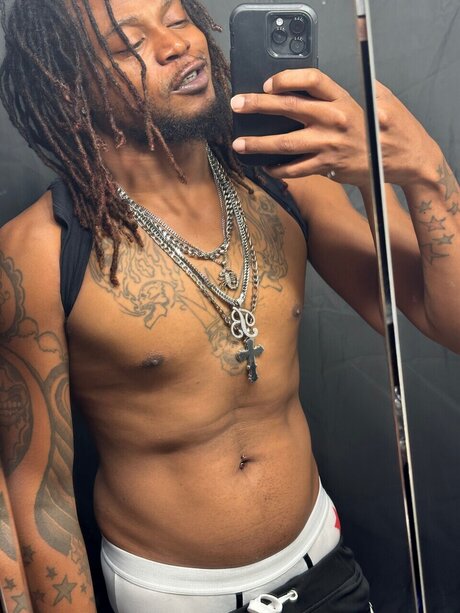 Naakte gelekte OnlyFans-foto van Scorpiofreak