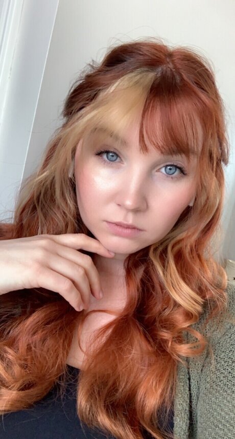 Обнаженная фотография утечки OnlyFans от Red