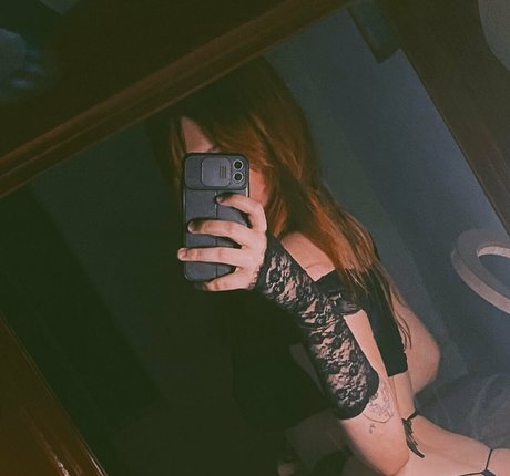 Nagie wyciekłe zdjęcie OnlyFans od Foxy Bellyne