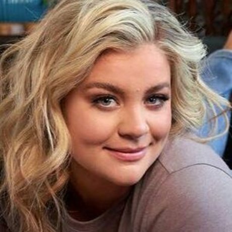 Naken läckt OnlyFans-bild av Lauren Alaina