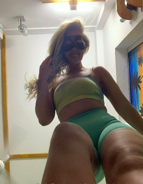 Naken lekkede OnlyFans-bilde av Bakinggiantbuns