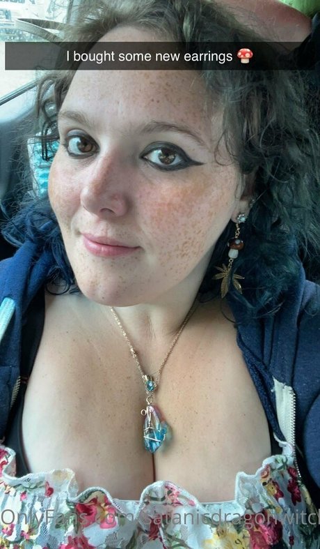 Nahá fotka uniklých OnlyFans od Satanicdragonwitch