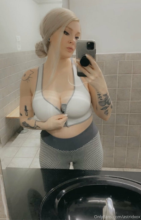 Nahá fotka uniklých OnlyFans od Thewhitakersisters