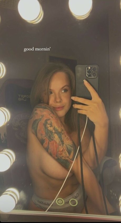 Naken läckt OnlyFans-bild av Kaczynska