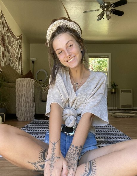 Nahá fotka uniklých OnlyFans od Kaligayatri