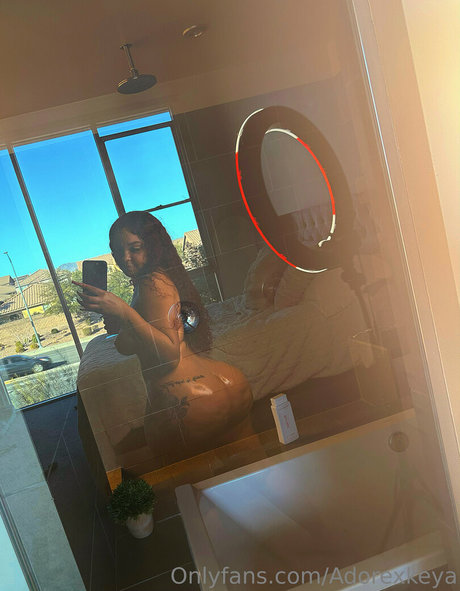 Nahá fotka uniklých OnlyFans od Adorexkeya