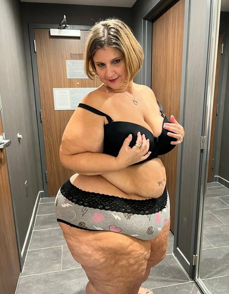 Bigbootyasshley