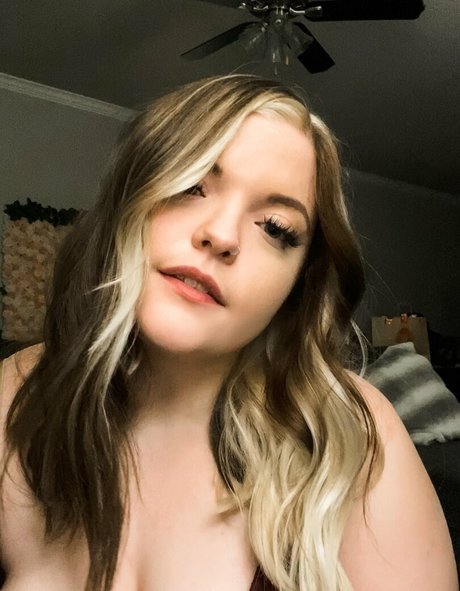 Naken lekkede OnlyFans-bilde av Meg Kaylee