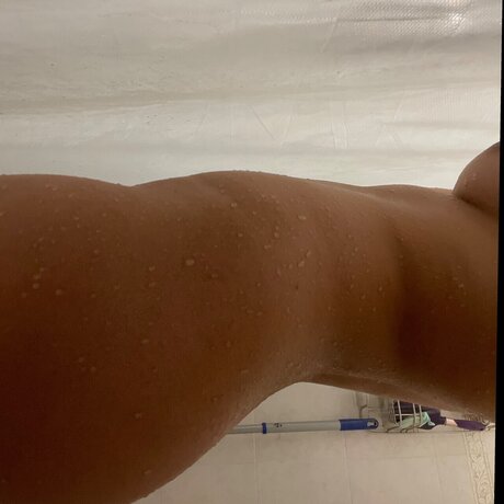 Naken läckt OnlyFans-bild av Kitty Cat