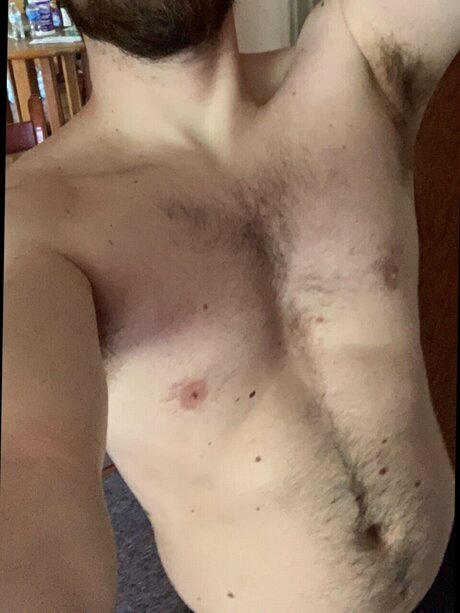 Naakte gelekte OnlyFans-foto van Muscle Suit Dude