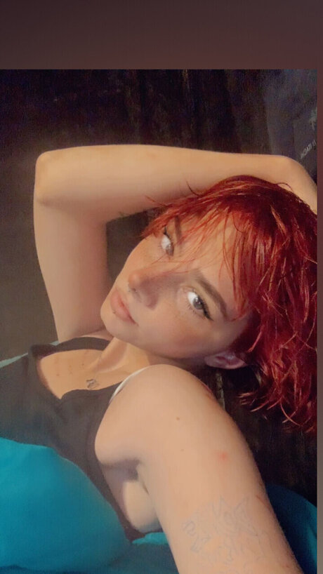 Naakte gelekte OnlyFans-foto van Smutreader