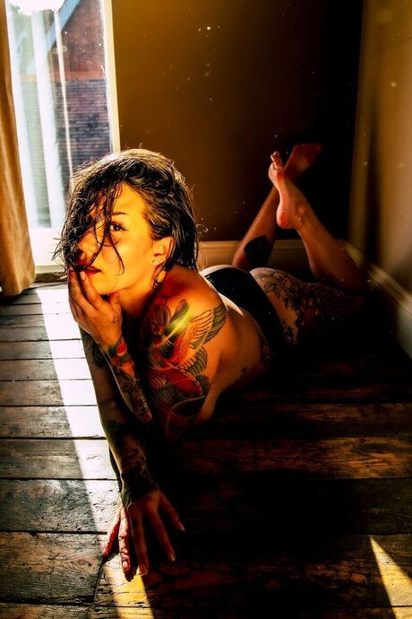Naken läckt OnlyFans-bild av Roxy Love Alt