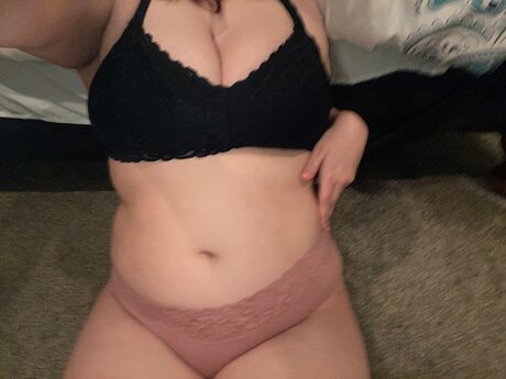 Naken läckt OnlyFans-bild av Eve