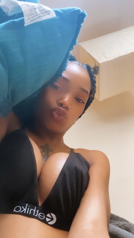 Nagie wyciekłe zdjęcie OnlyFans od Skylight