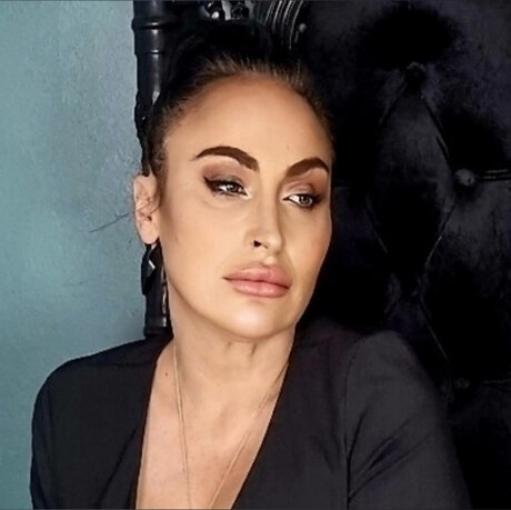 Alaston vuotanut OnlyFans-kuva Themodernwife
