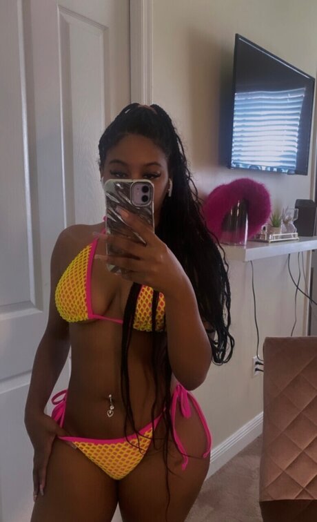 Naken läckt OnlyFans-bild av Jazzy Baby