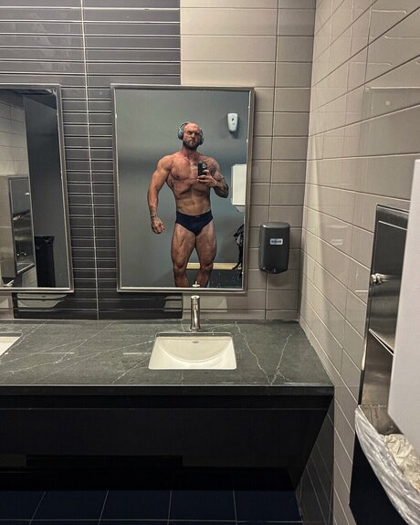 Foto nua vazada do OnlyFans de Eddie
