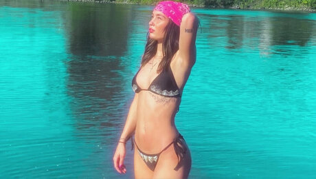 Naakte gelekte OnlyFans-foto van Ashley Weidman