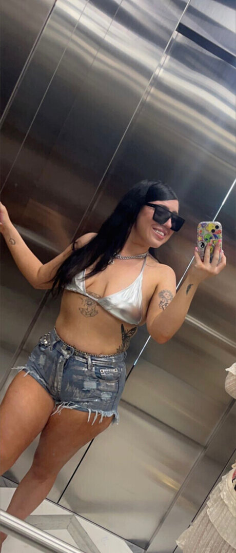 Naken läckt OnlyFans-bild av Kells