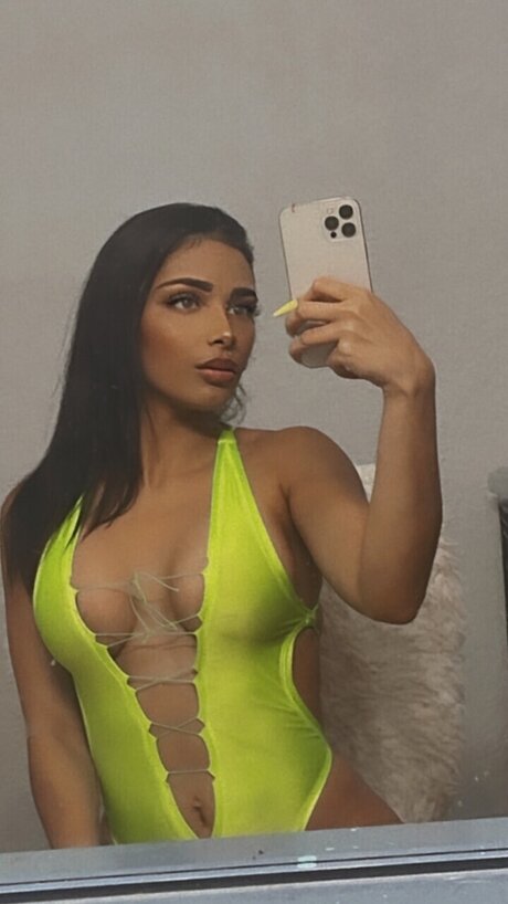 Alasti lekkinud OnlyFans-i pilt Phe 