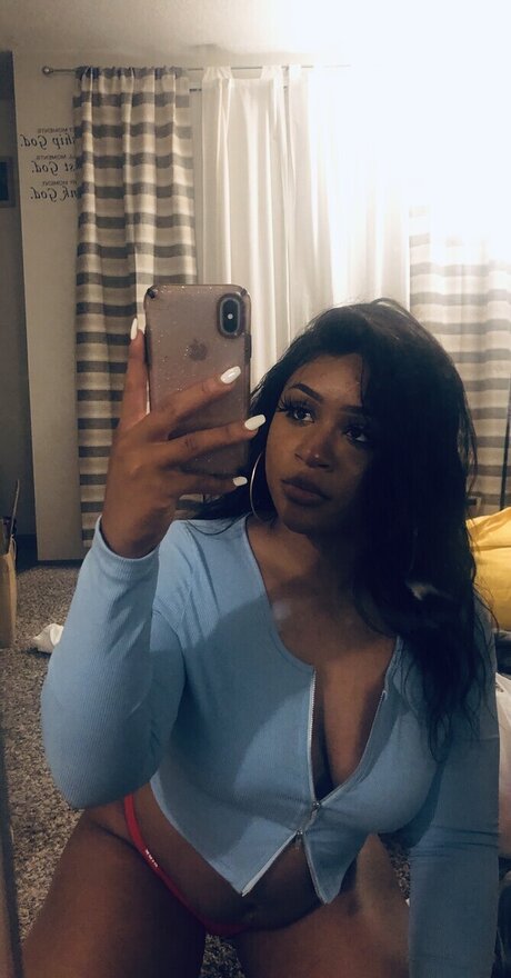 Photo nue de fuite OnlyFans de Bambi