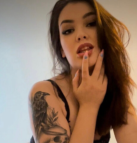 Naakte gelekte OnlyFans-foto van Rova